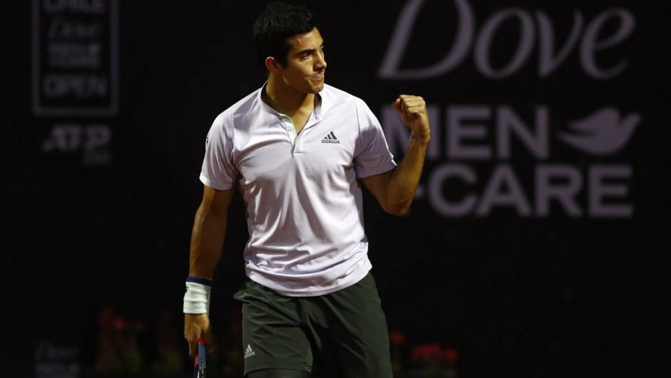 El tenista chileno derrotó en tres sets a Davidovich en un partido marcado por sus dolores en la espalda. (Foto: Photosport).