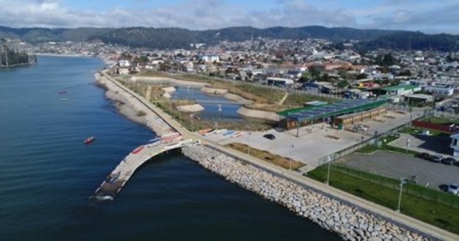 La obra consiste en el desarrollo de la ingeniería para mitigar y disipar la energía de un eventual tsunami. (Foto: Municipalidad de Constitución)